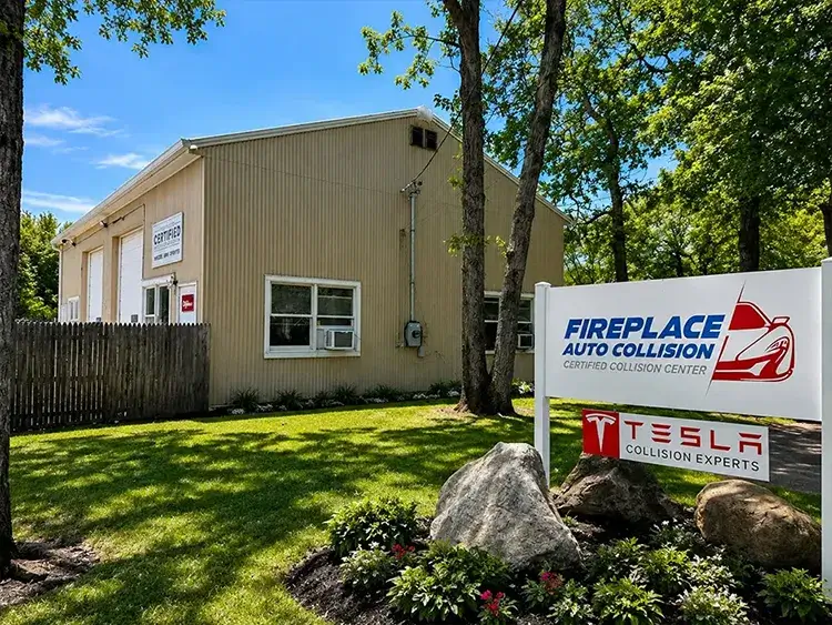 Fireplace Auto Collision repair facility in East Hampton, NY